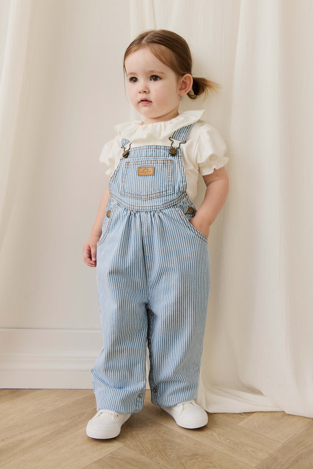 Salopette classique à rayures de Noël en mélange de coton avec bretelles réglables et boutons-pression pour enfants de 6 mois à 8 ans
