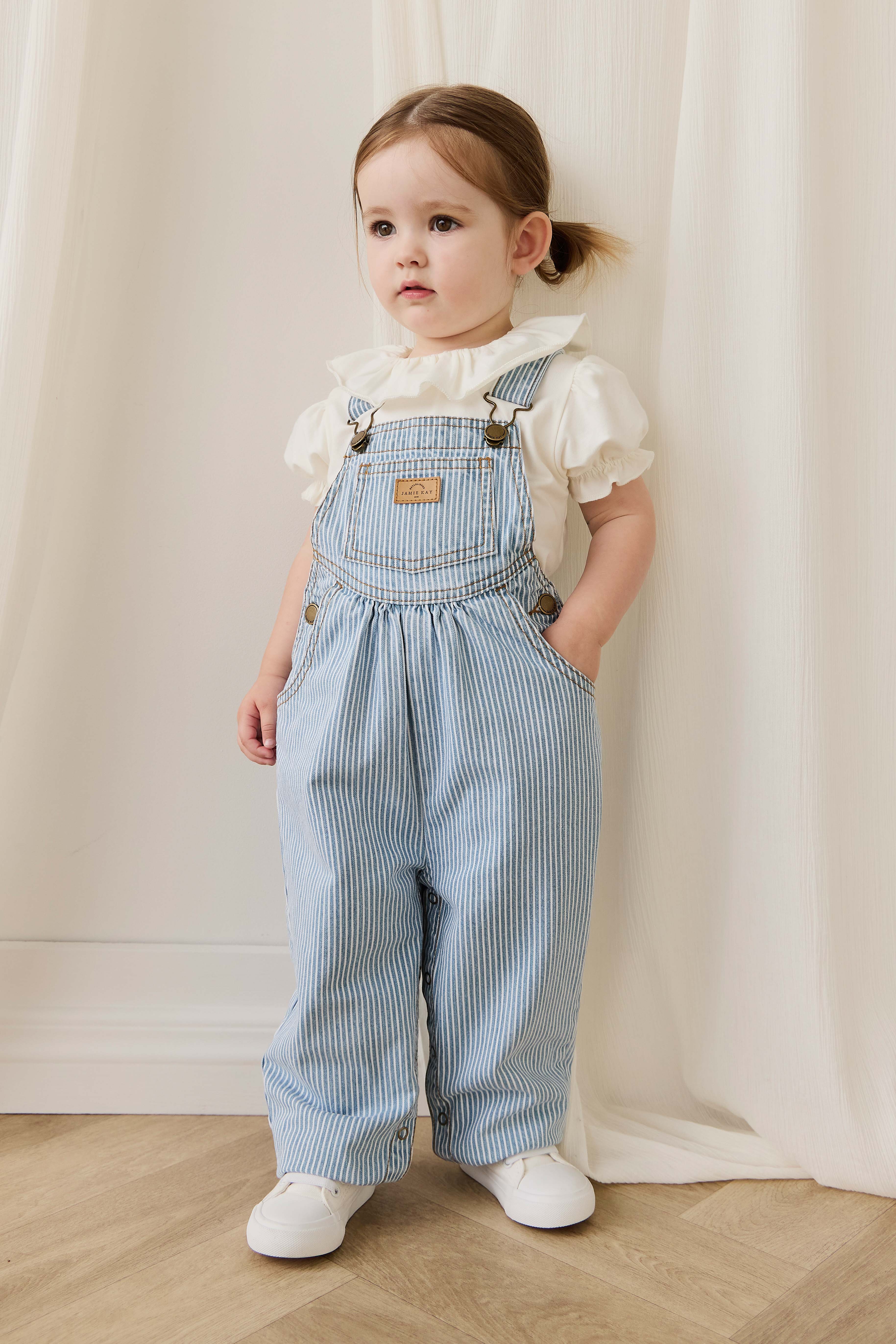 Salopette classique à rayures de Noël en mélange de coton avec bretelles réglables et boutons-pression pour enfants de 6 mois à 8 ans