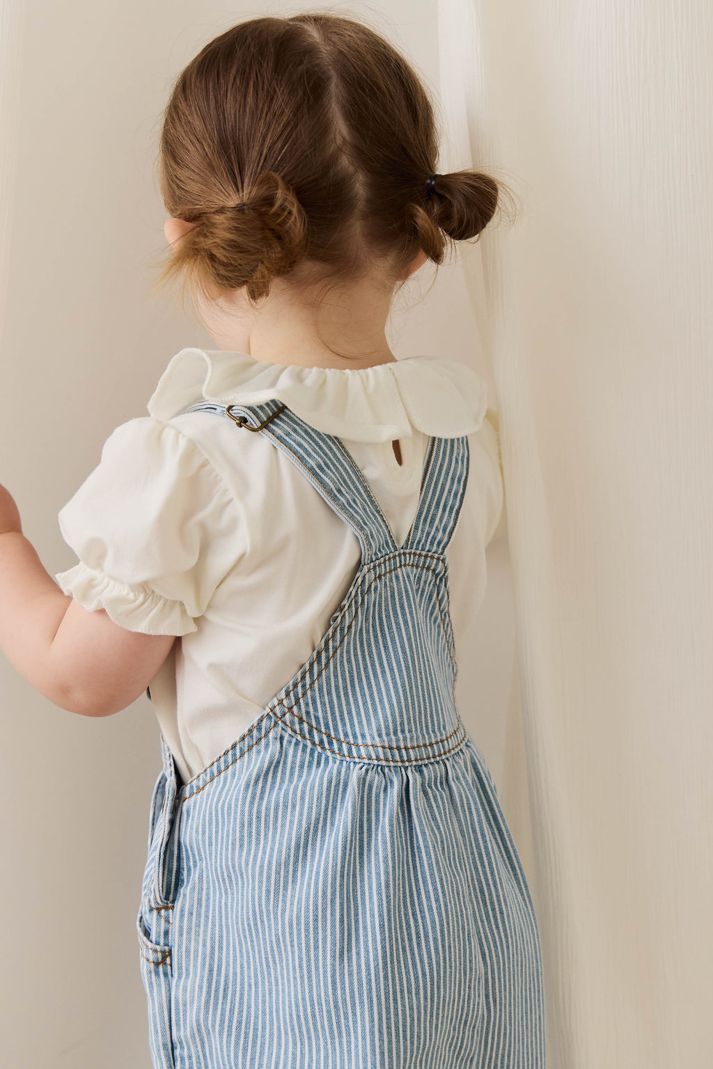 Salopette classique à rayures de Noël en mélange de coton avec bretelles réglables et boutons-pression pour enfants de 6 mois à 8 ans
