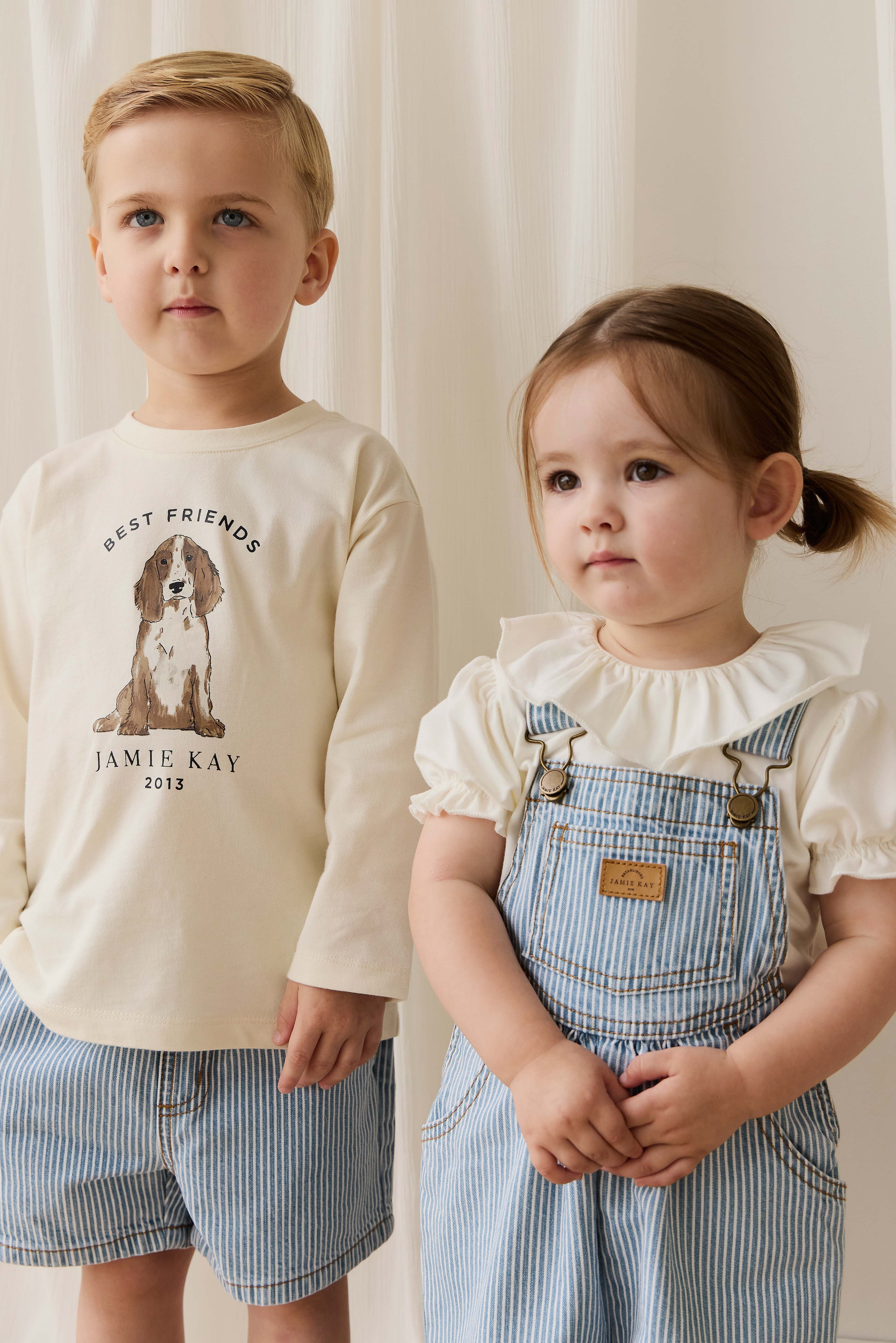 Salopette classique à rayures de Noël en mélange de coton avec bretelles réglables et boutons-pression pour enfants de 6 mois à 8 ans