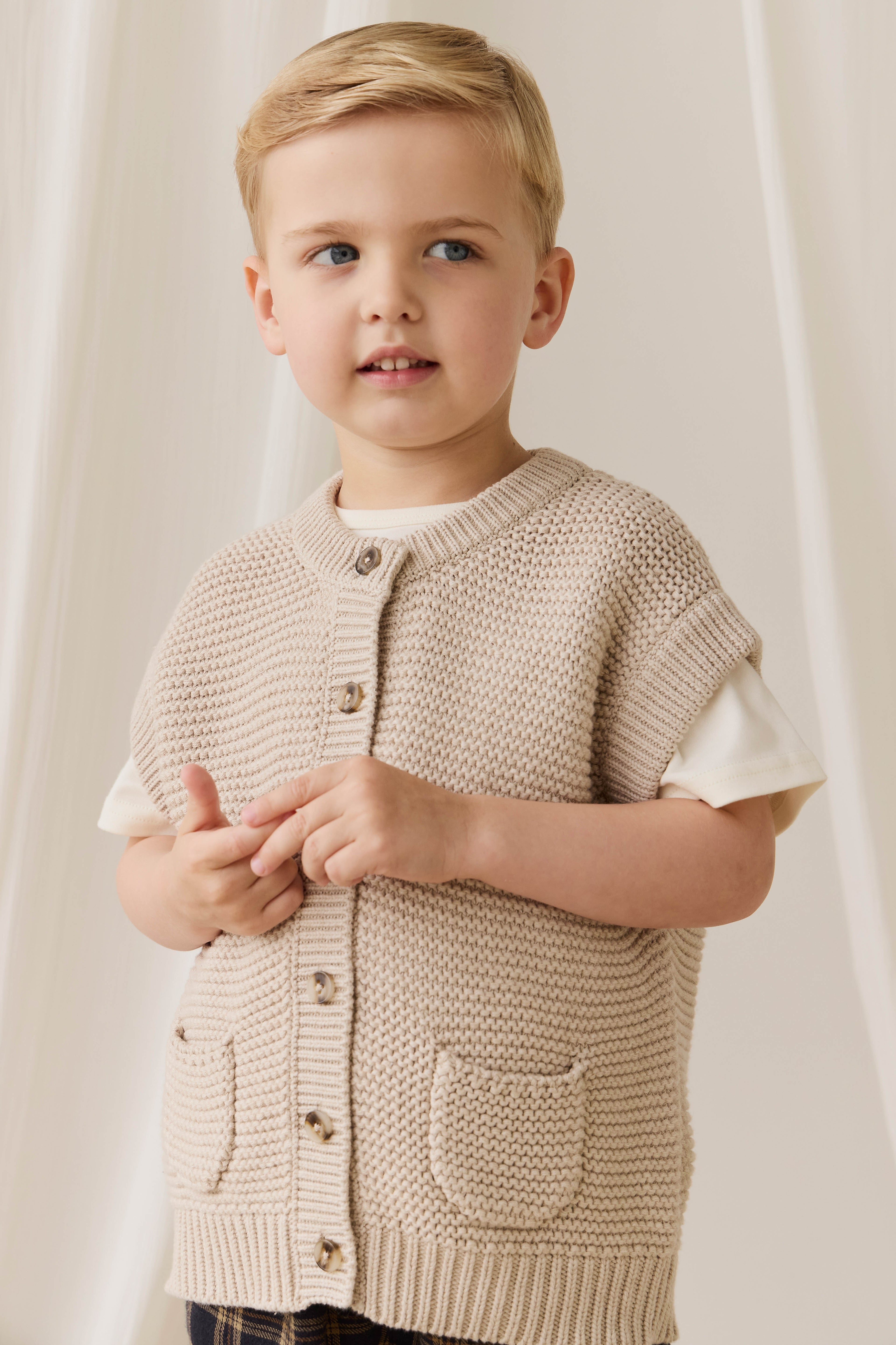 Gilet en maille 100 % coton classique couleur avoine avec boutonnage avant et détails de poche, à superposer, 0 mois-8 ans