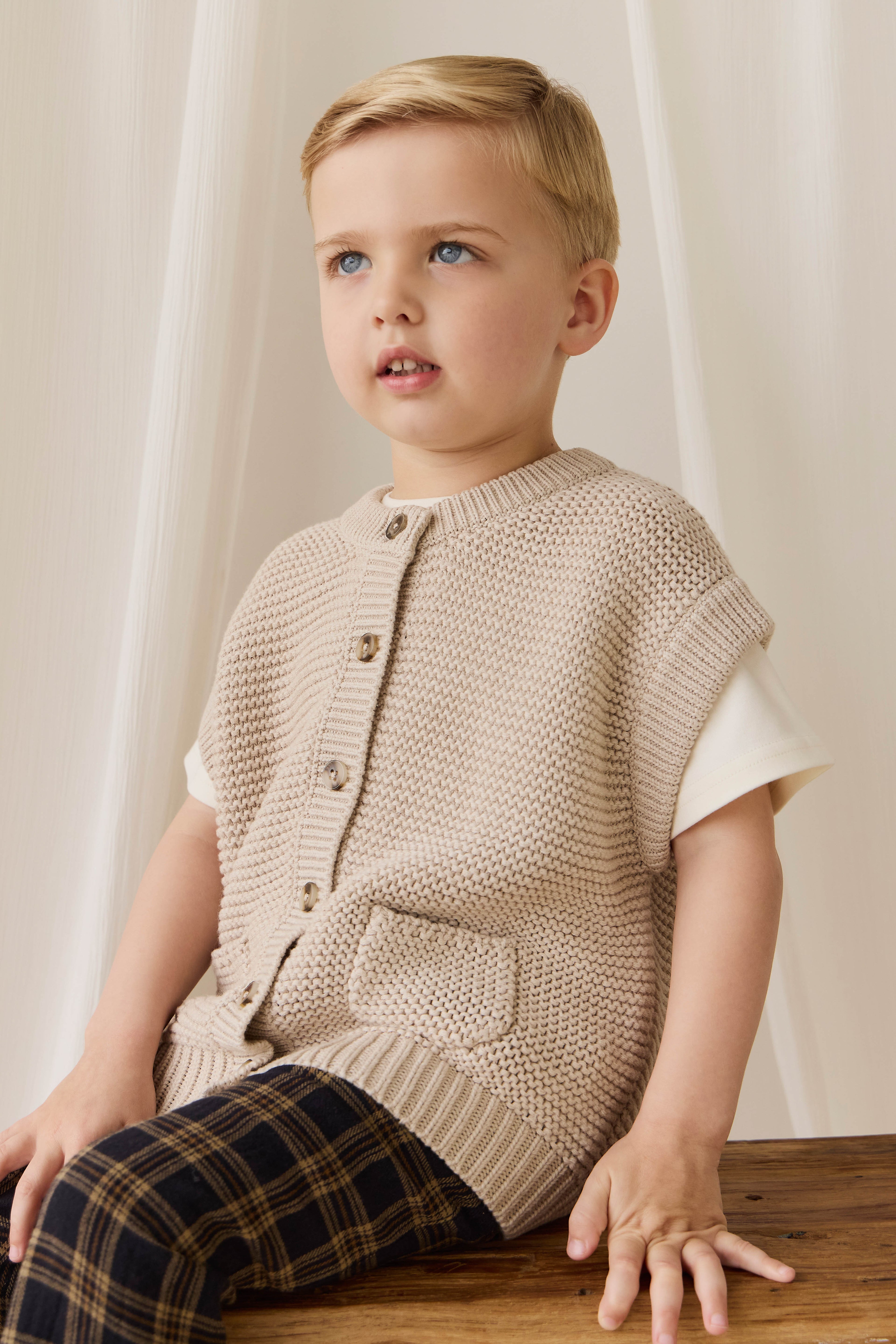 Gilet en maille 100 % coton classique couleur avoine avec boutonnage avant et détails de poche, à superposer, 0 mois-8 ans