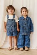 Salopette Courte en Jean Bleu Ciel Imprimé Nuages en Coton avec Bretelles Réglables et Boutons Pression pour Enfants 6M–8A