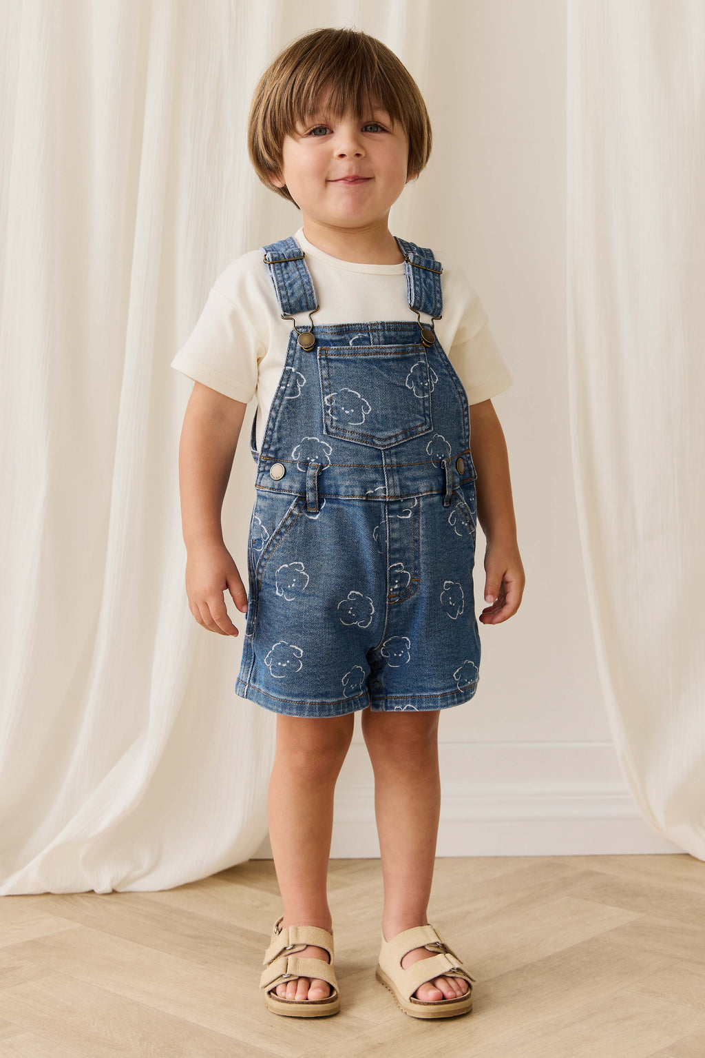 Salopette Courte en Jean Bleu Ciel Imprimé Nuages en Coton avec Bretelles Réglables et Boutons Pression pour Enfants 6M–8A