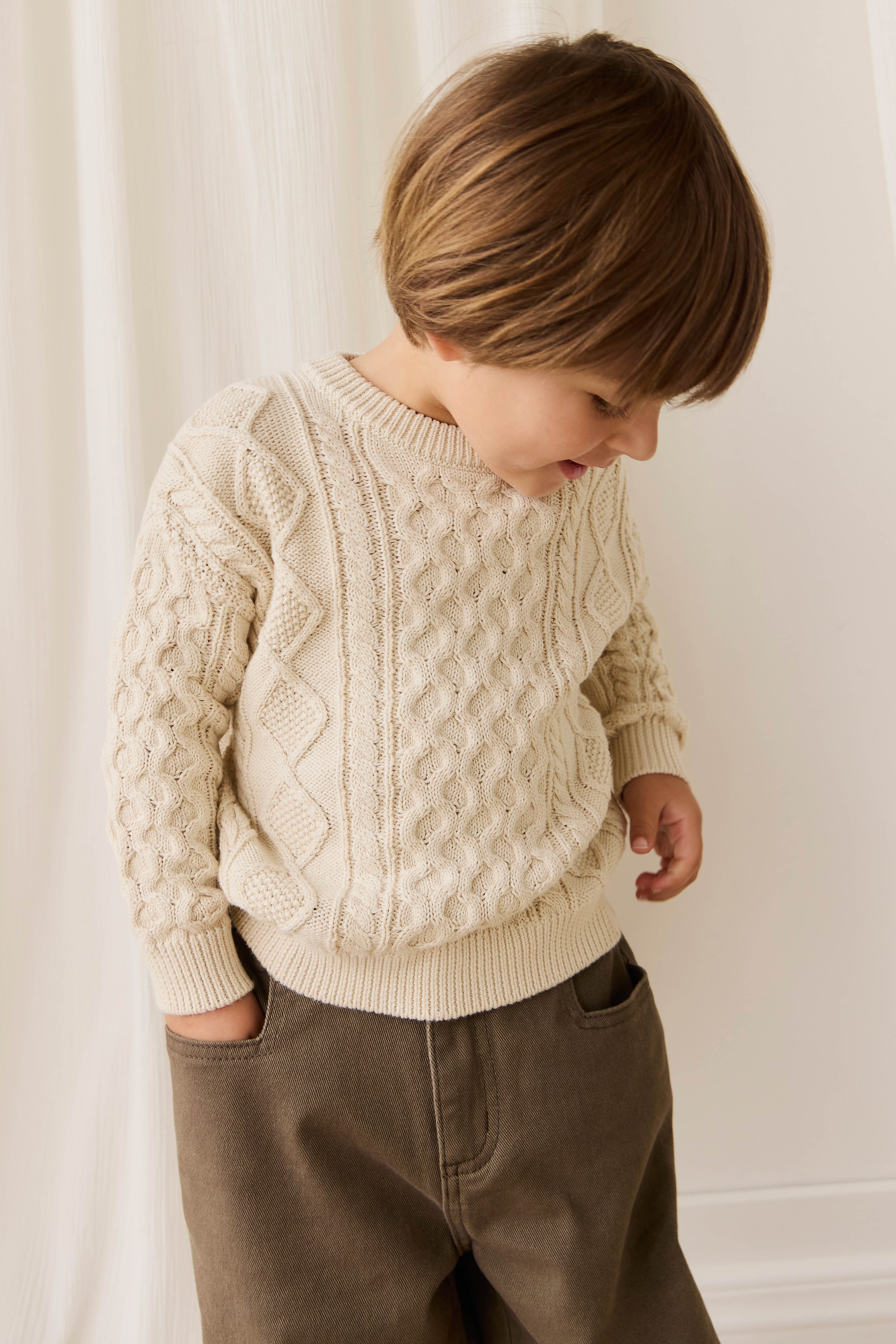 Pull col rond intemporel en maille torsadée 100 % coton vanille avec poignets côtelés pour les journées plus fraîches 6 mois-8 ans
