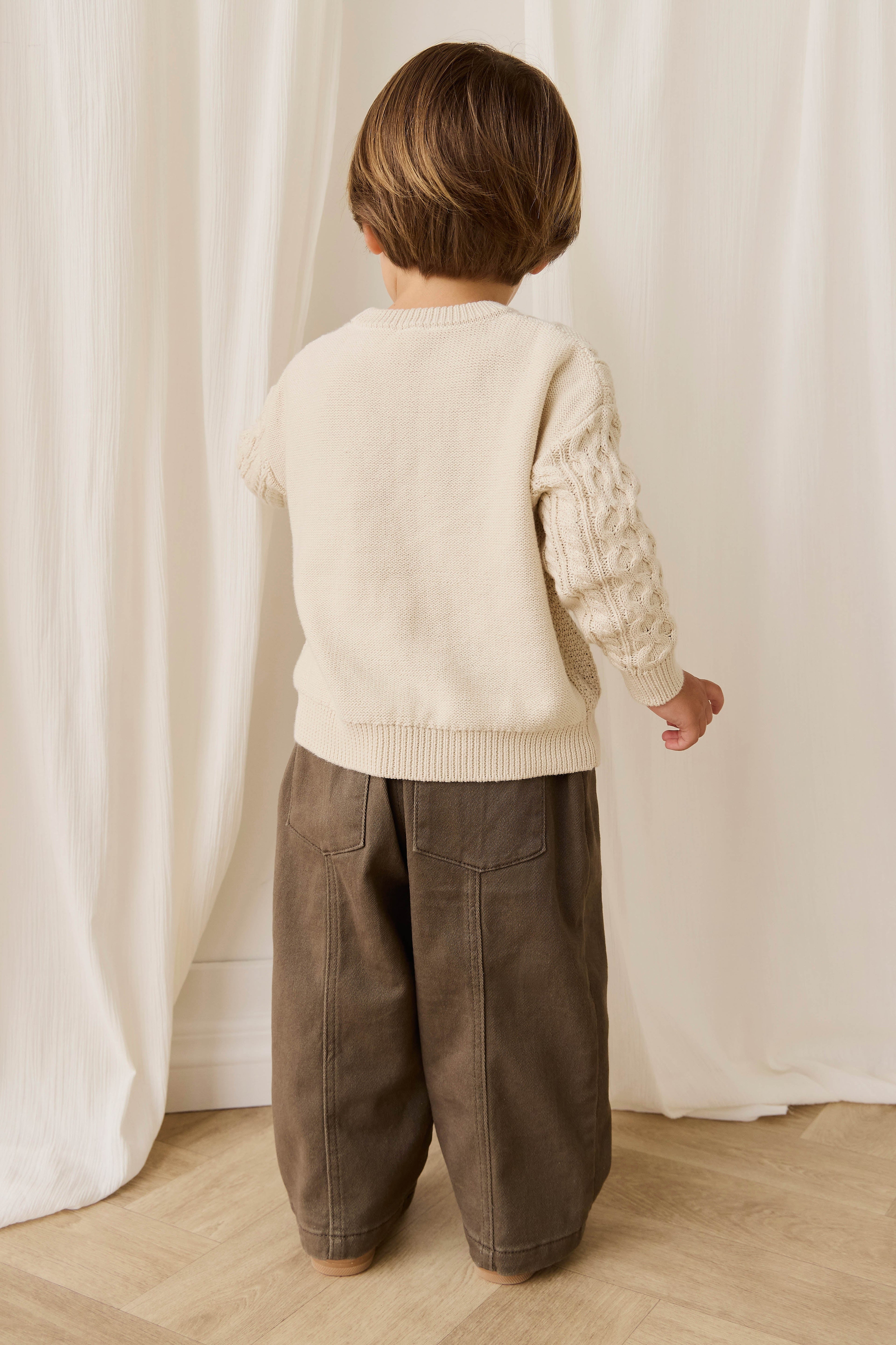 Pull col rond intemporel en maille torsadée 100 % coton vanille avec poignets côtelés pour les journées plus fraîches 6 mois-8 ans