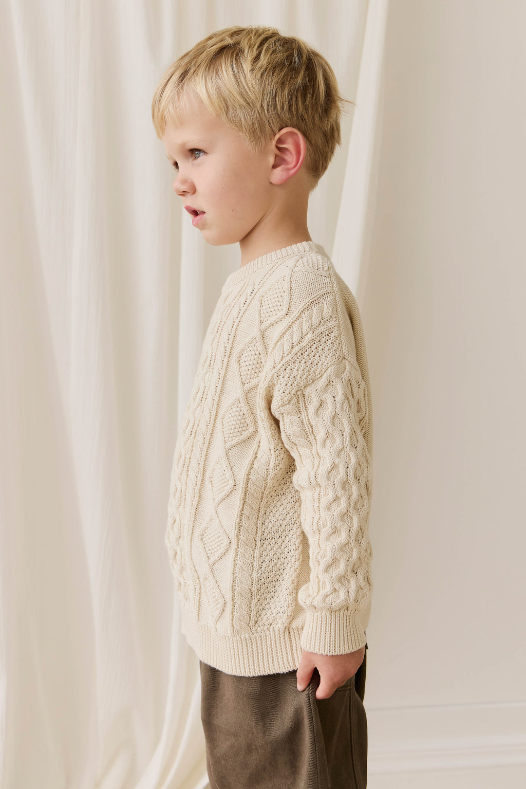 Pull col rond intemporel en maille torsadée 100 % coton vanille avec poignets côtelés pour les journées plus fraîches 6 mois-8 ans