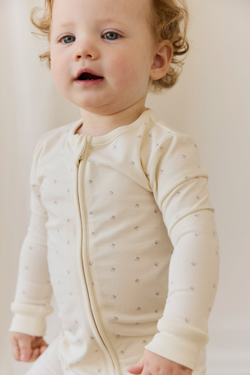 Combinaison en coton biologique à imprimé cerises Sweet Cream, avec fermeture éclair sur le devant et poignets côtelés, pour dormir et jouer, 0–3 ans