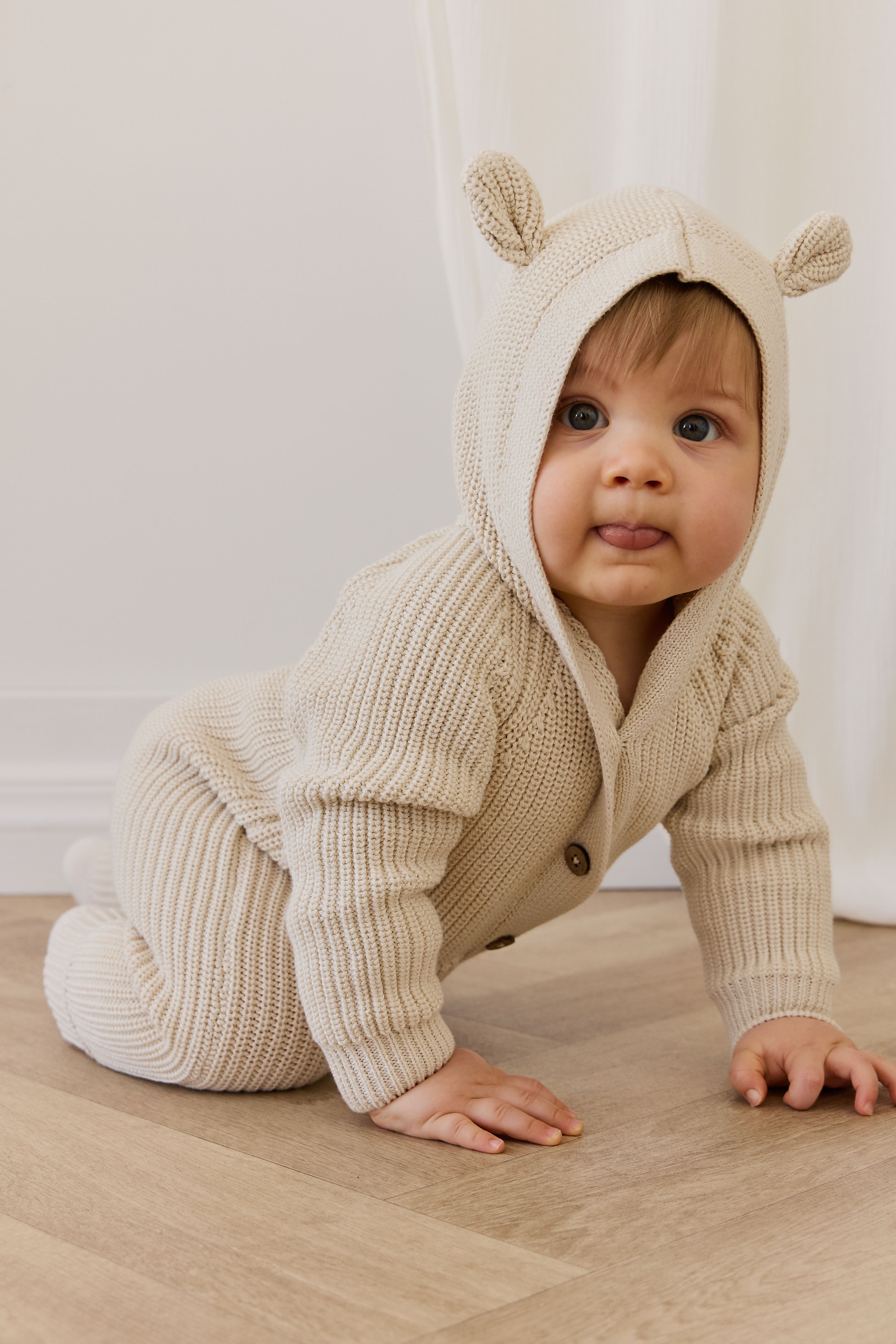 Grenouillère en tricot 100 % coton « Ourson Vanille » avec capuche à oreilles, boutonnée sur le devant et poches, pour bébés de 0 mois à 3 ans