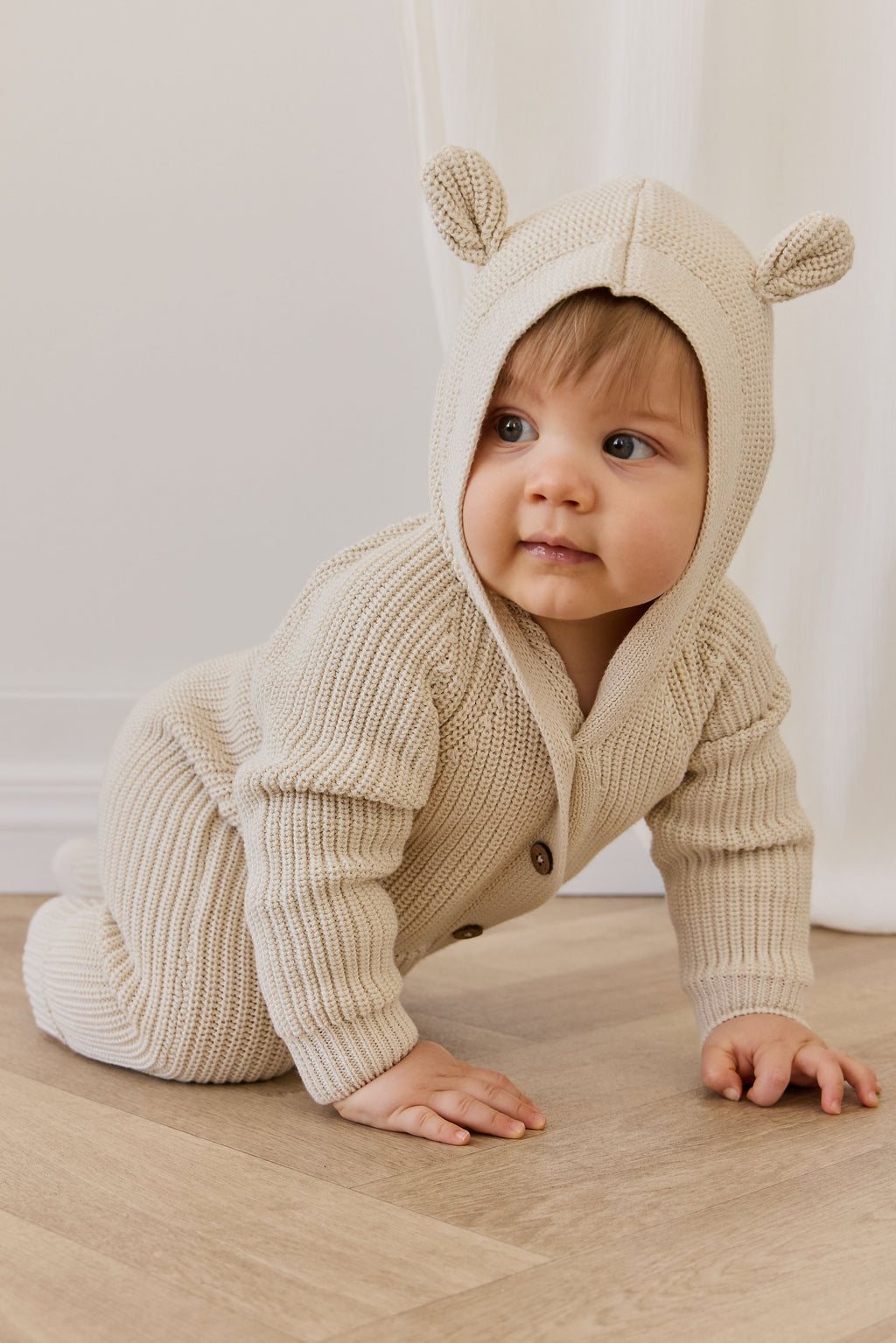 Grenouillère en tricot 100 % coton « Ourson Vanille » avec capuche à oreilles, boutonnée sur le devant et poches, pour bébés de 0 mois à 3 ans