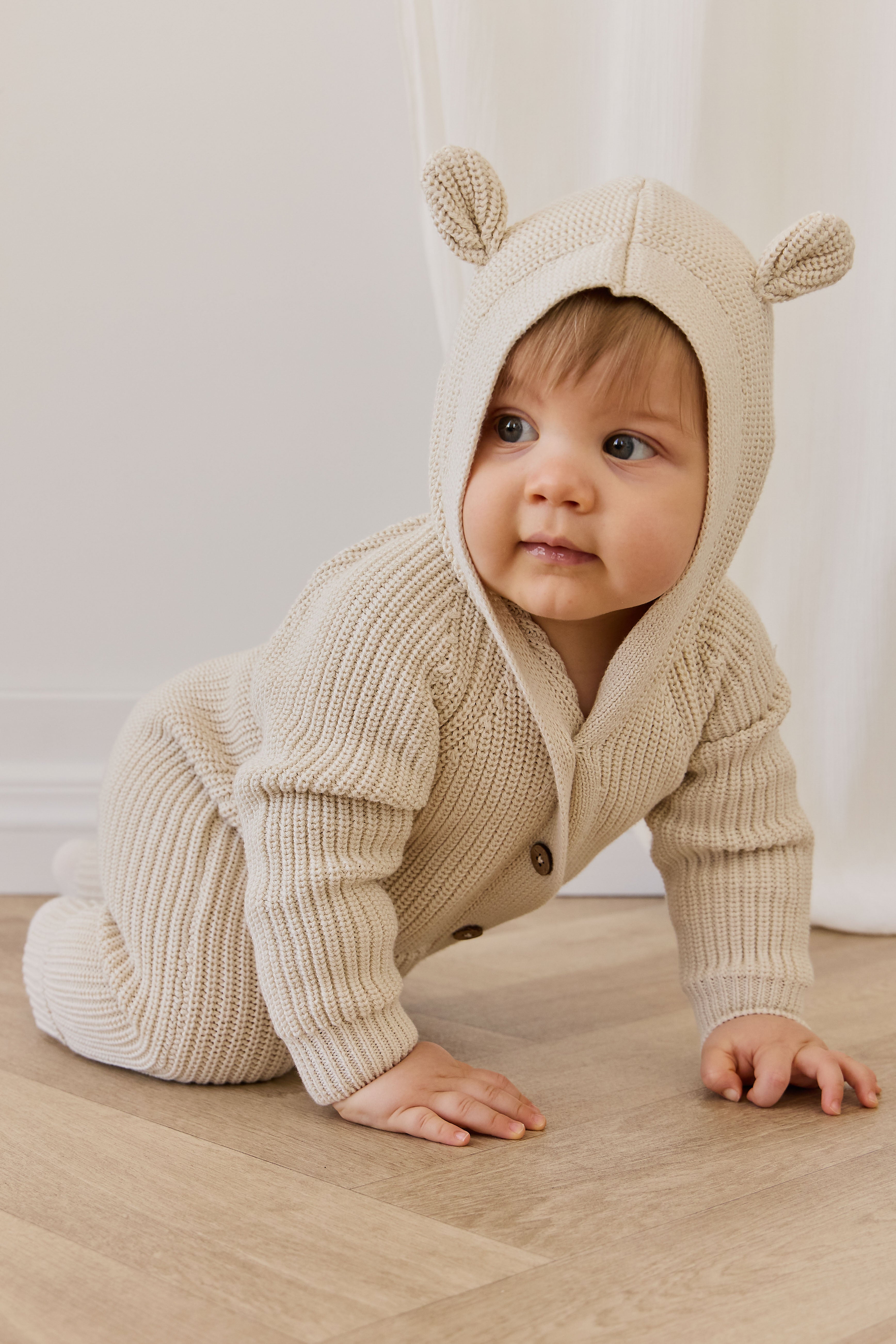 Grenouillère en tricot 100 % coton « Ourson Vanille » avec capuche à oreilles, boutonnée sur le devant et poches, pour bébés de 0 mois à 3 ans