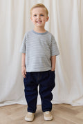 Pantalon fuselé décontracté en jean indigo coton avec taille élastique et poches fonctionnelles pour enfants 6M–8A