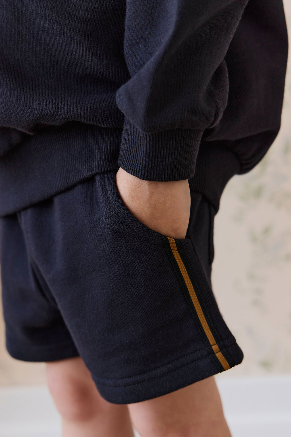 Short décontracté classique marine en coton biologique avec ceinture et poches latérales pour enfants actifs 6M-8Y