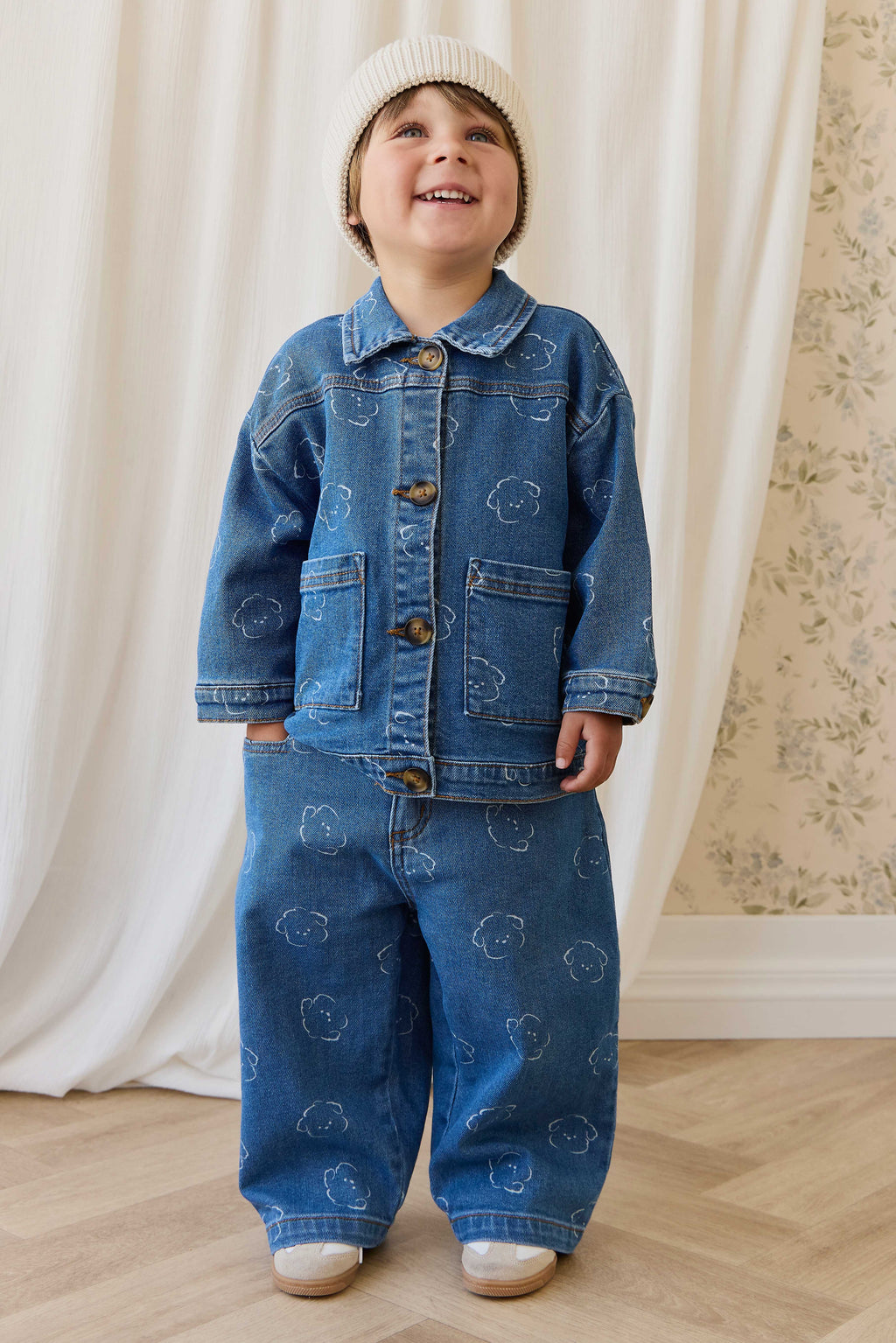 Veste décontractée en jean bleu moyen avec imprimé ours, boutonnée sur le devant et dotée de poches plaquées pour enfants de 6 mois à 8 ans