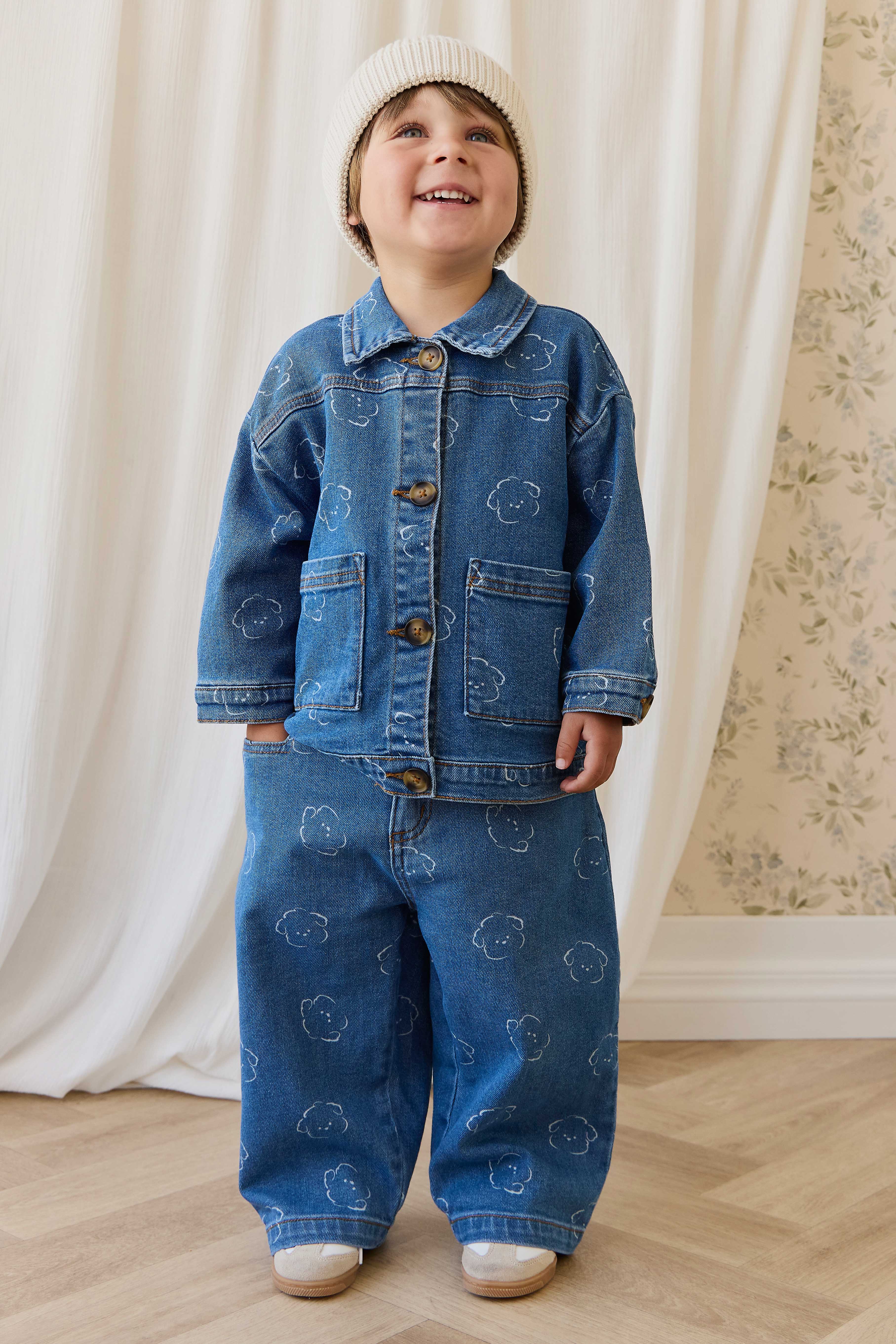 Veste décontractée en jean bleu moyen avec imprimé ours, boutonnée sur le devant et dotée de poches plaquées pour enfants de 6 mois à 8 ans