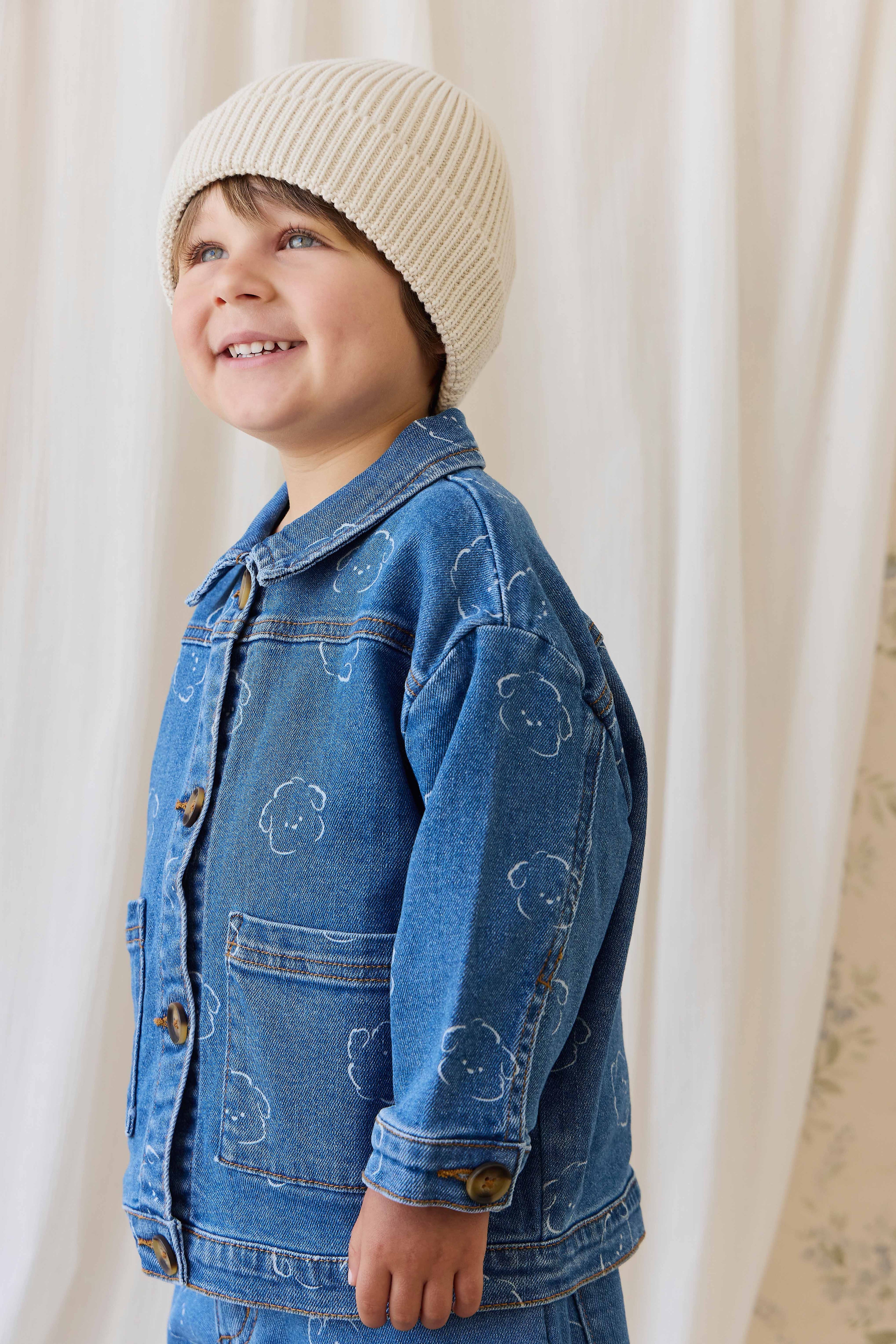 Veste décontractée en jean bleu moyen avec imprimé ours, boutonnée sur le devant et dotée de poches plaquées pour enfants de 6 mois à 8 ans