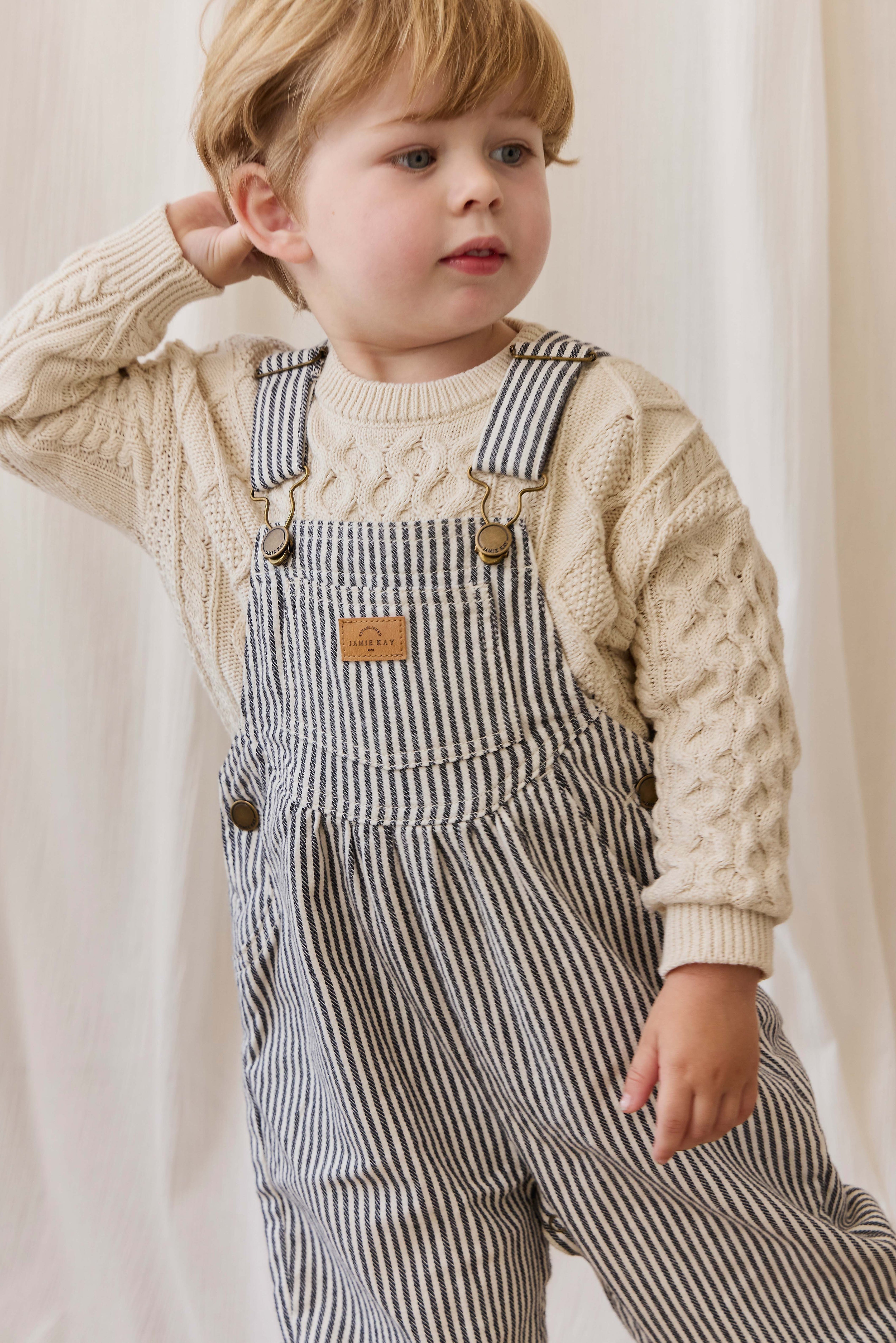Pull col rond intemporel en maille torsadée 100 % coton vanille avec poignets côtelés pour les journées plus fraîches 6 mois-8 ans