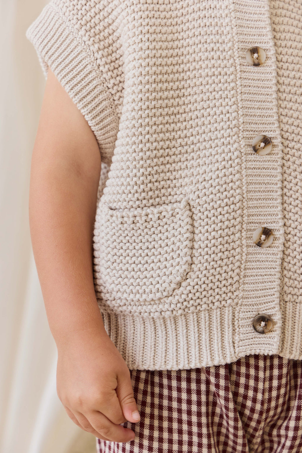 Gilet en maille 100 % coton classique couleur avoine avec boutonnage avant et détails de poche, à superposer, 0 mois-8 ans