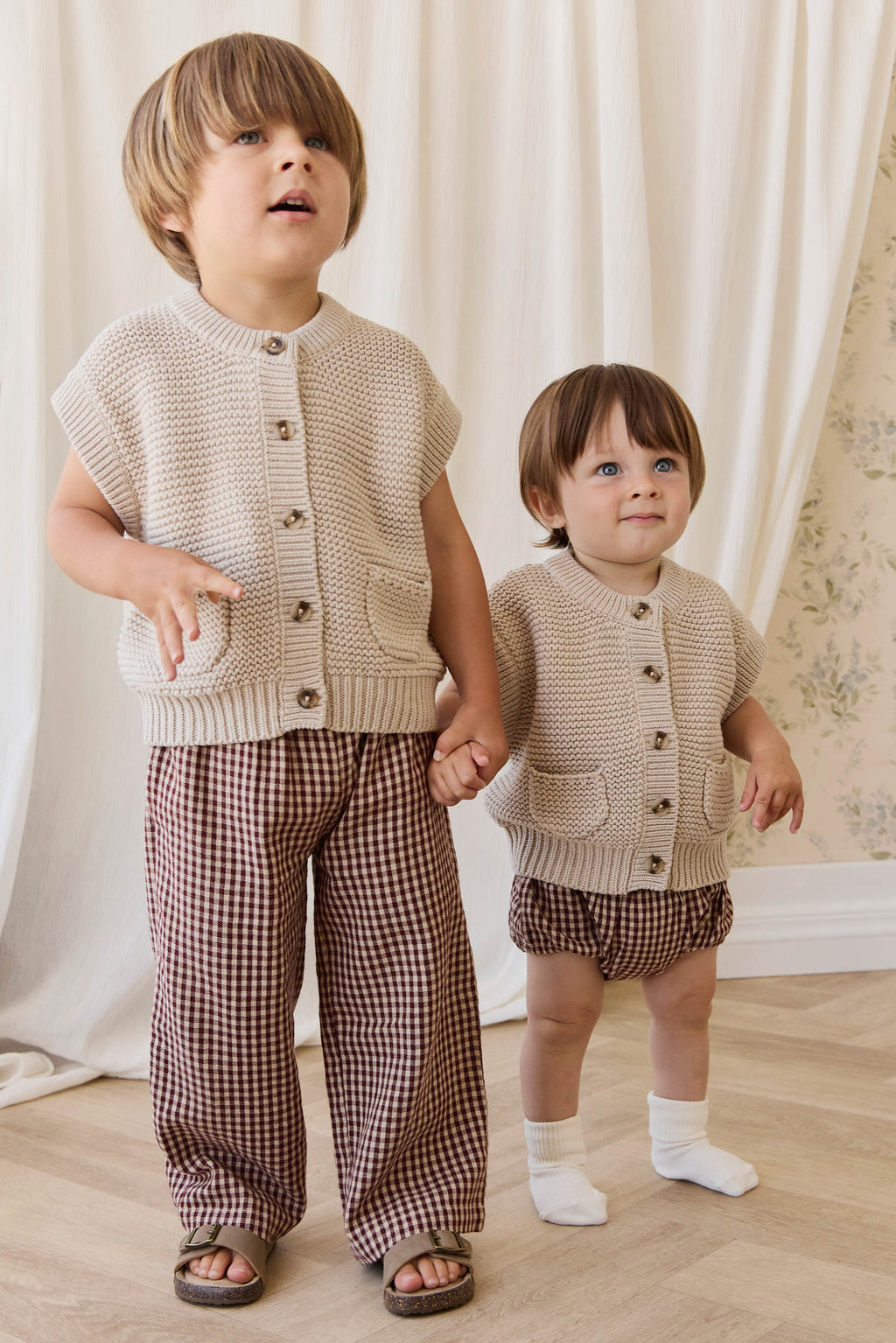 Gilet en maille 100 % coton classique couleur avoine avec boutonnage avant et détails de poche, à superposer, 0 mois-8 ans