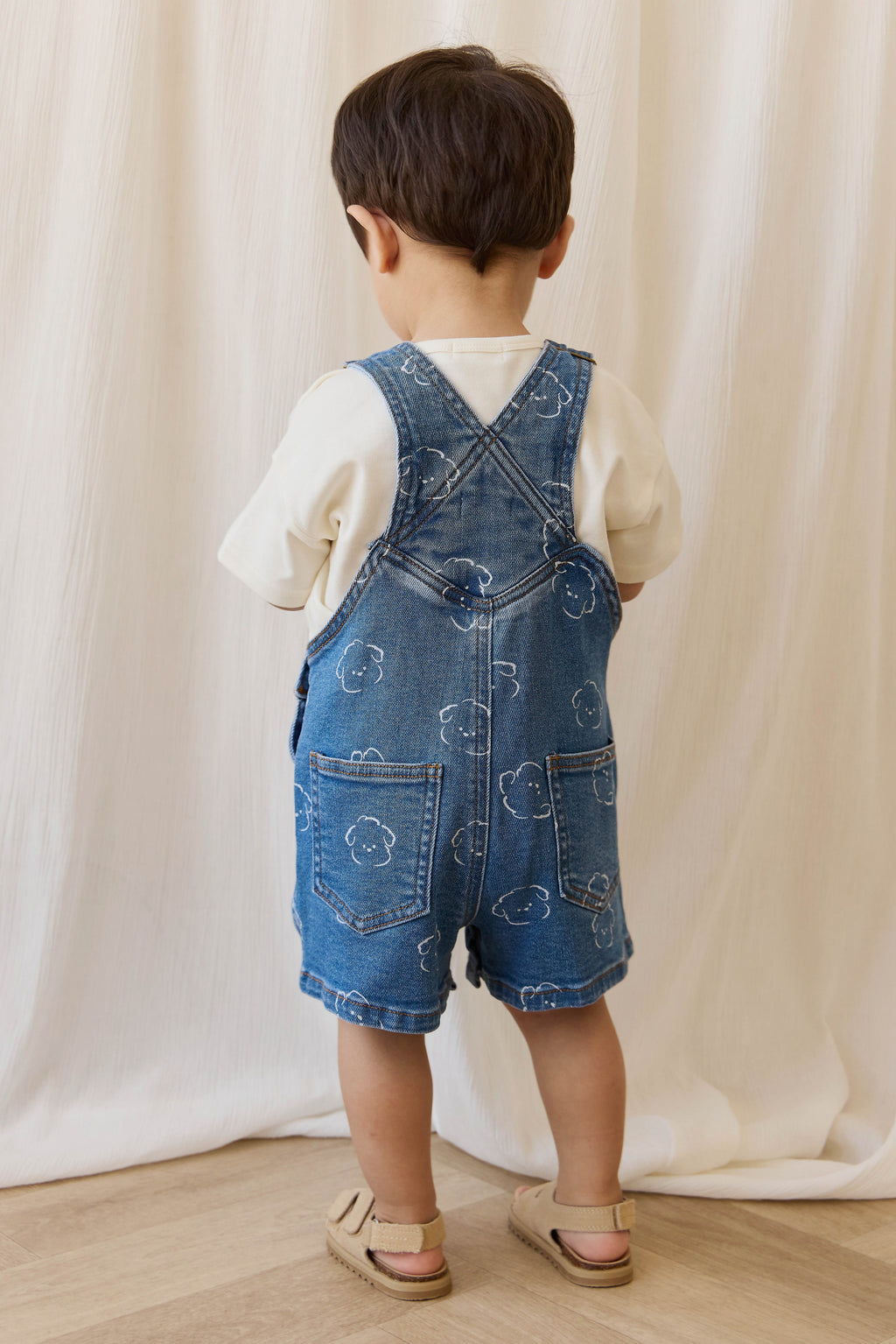 Salopette Courte en Jean Bleu Ciel Imprimé Nuages en Coton avec Bretelles Réglables et Boutons Pression pour Enfants 6M–8A