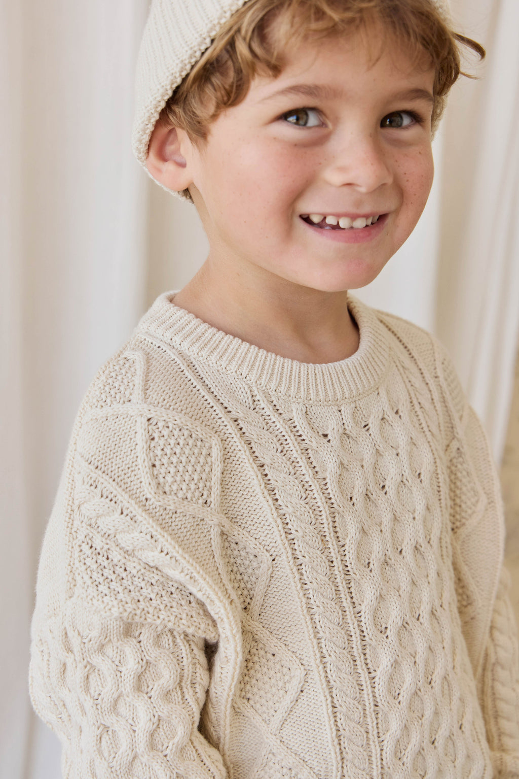 Pull col rond intemporel en maille torsadée 100 % coton vanille avec poignets côtelés pour les journées plus fraîches 6 mois-8 ans