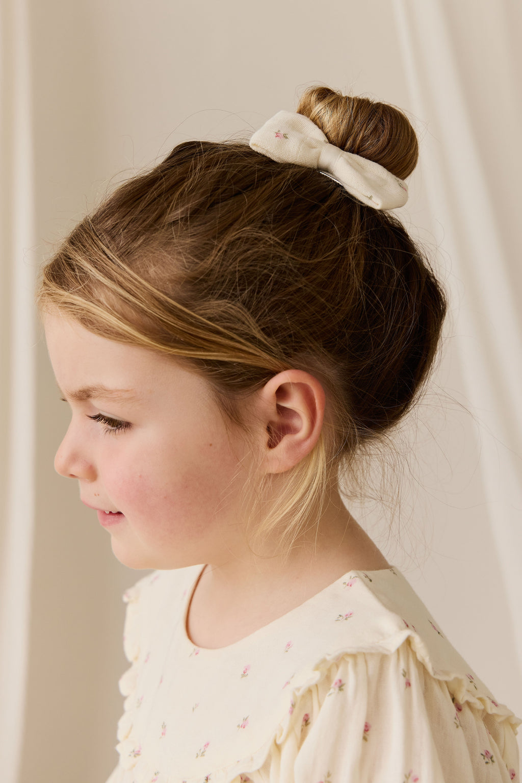 Chemisier en mousseline de coton biologique  à volants avec empiècement froncé et manches longues pour filles de 0 à 10 ans