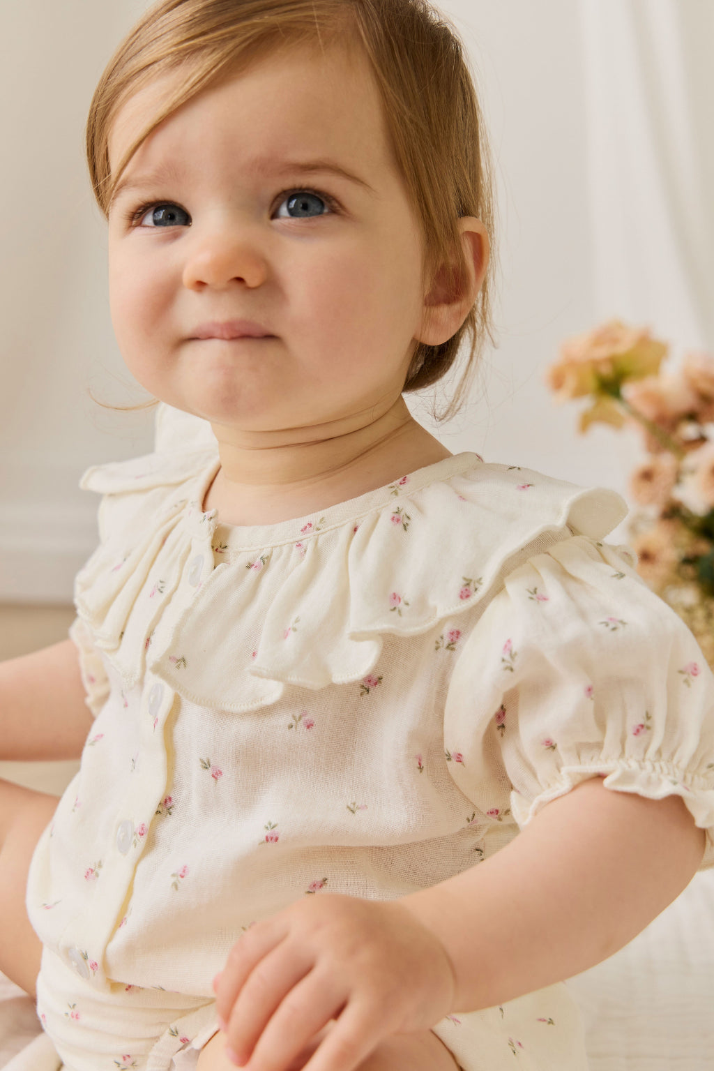 Haut en mousseline de coton biologique Vintage Willow Rose à col volanté et boutonnage sur le devant pour filles de 0 à 10 ans