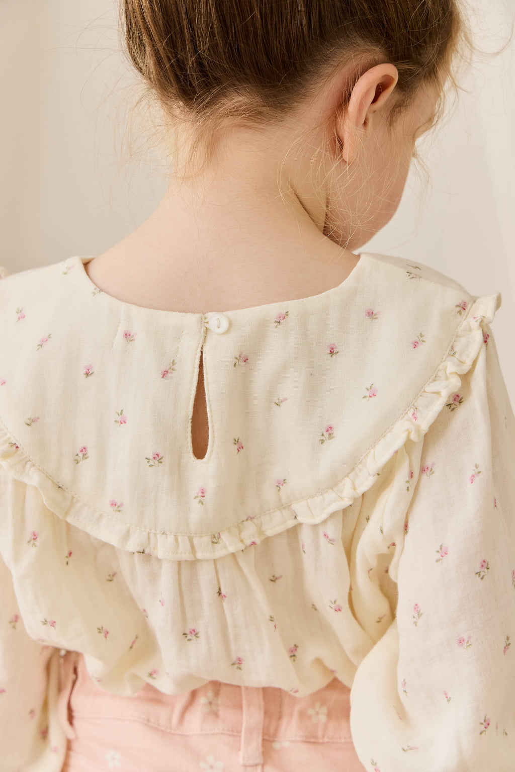 Chemisier en mousseline de coton biologique  à volants avec empiècement froncé et manches longues pour filles de 0 à 10 ans