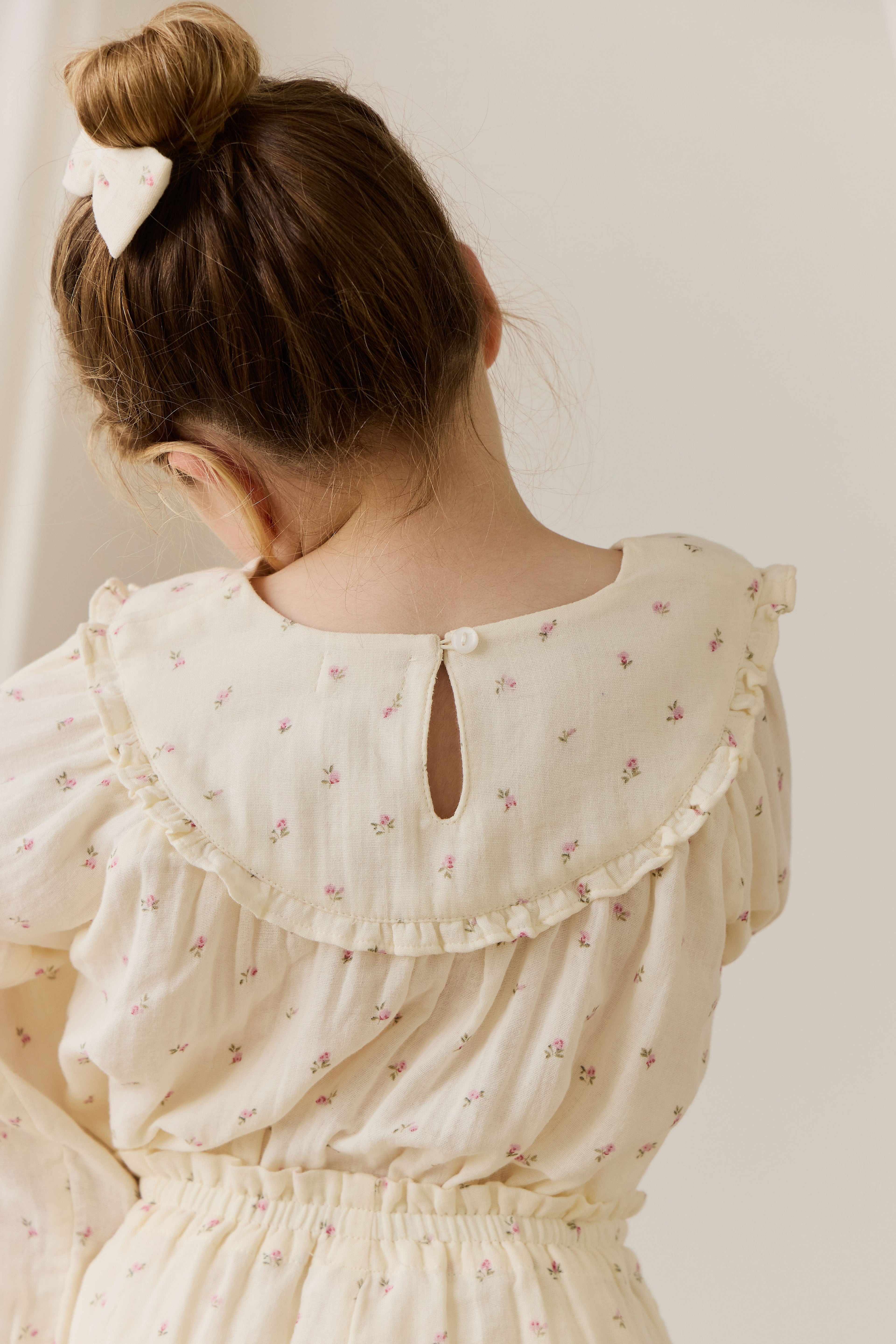 Chemisier en mousseline de coton biologique Vintage Willow Rose à volants avec empiècement froncé et manches longues pour filles de 0 à 10 ans