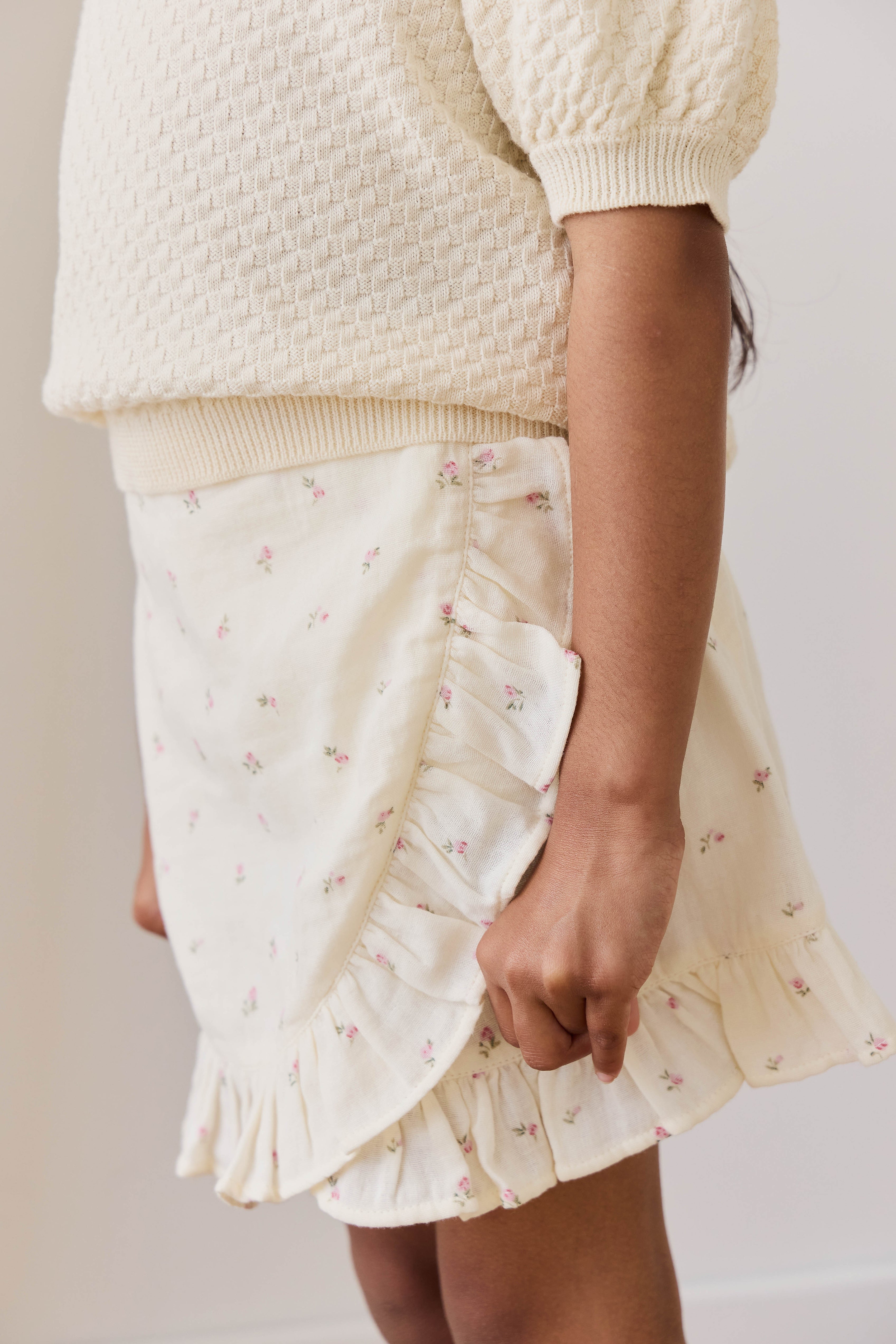Jupe cache-cœur en mousseline de coton biologique Vintage Willow Rose avec ourlet à volants et nœud latéral pour filles de 1 à 10 ans