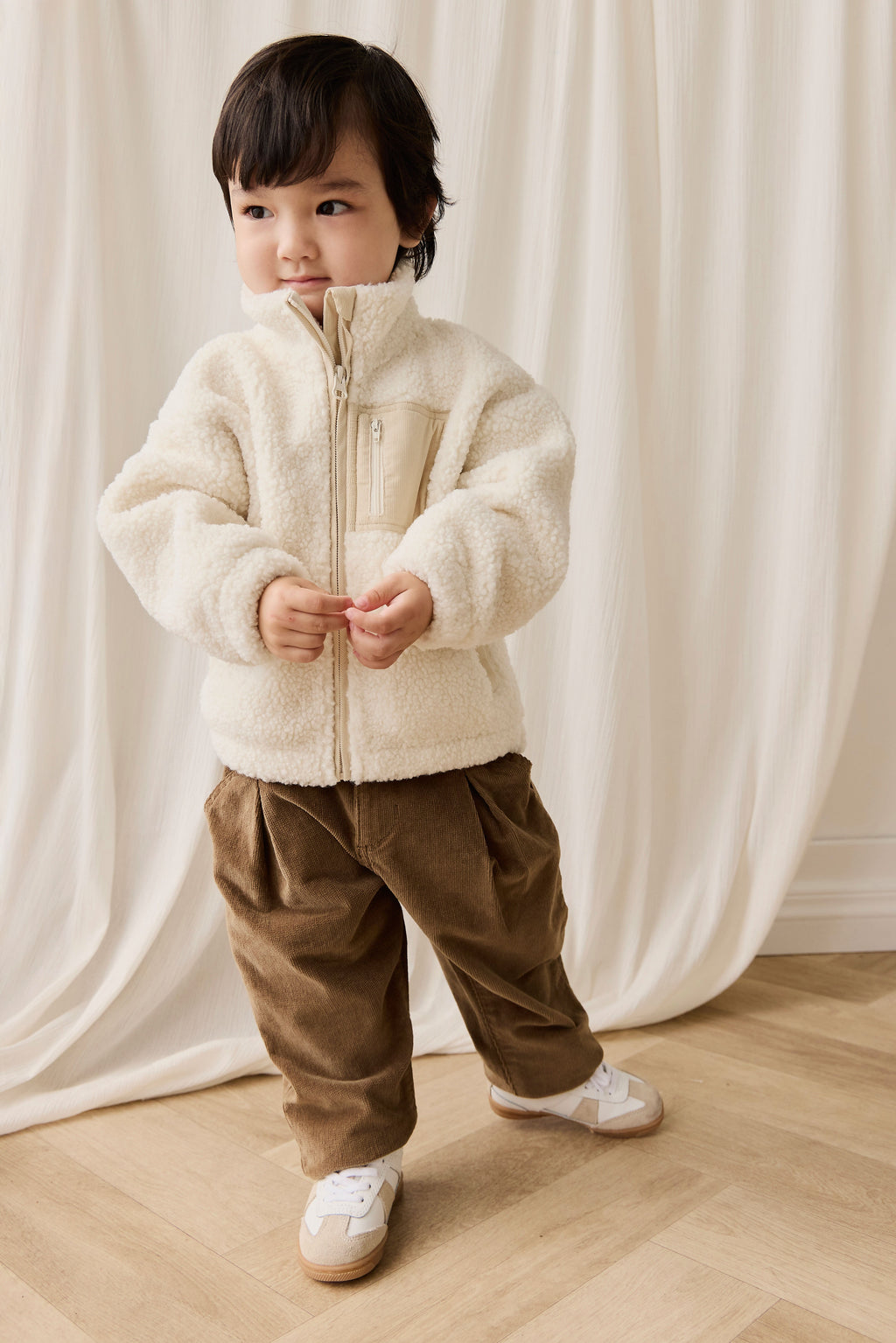 Pantalon raffiné en coton et élasthanne couleur pacane, taille plissée, pour tous les jours 6M–8A