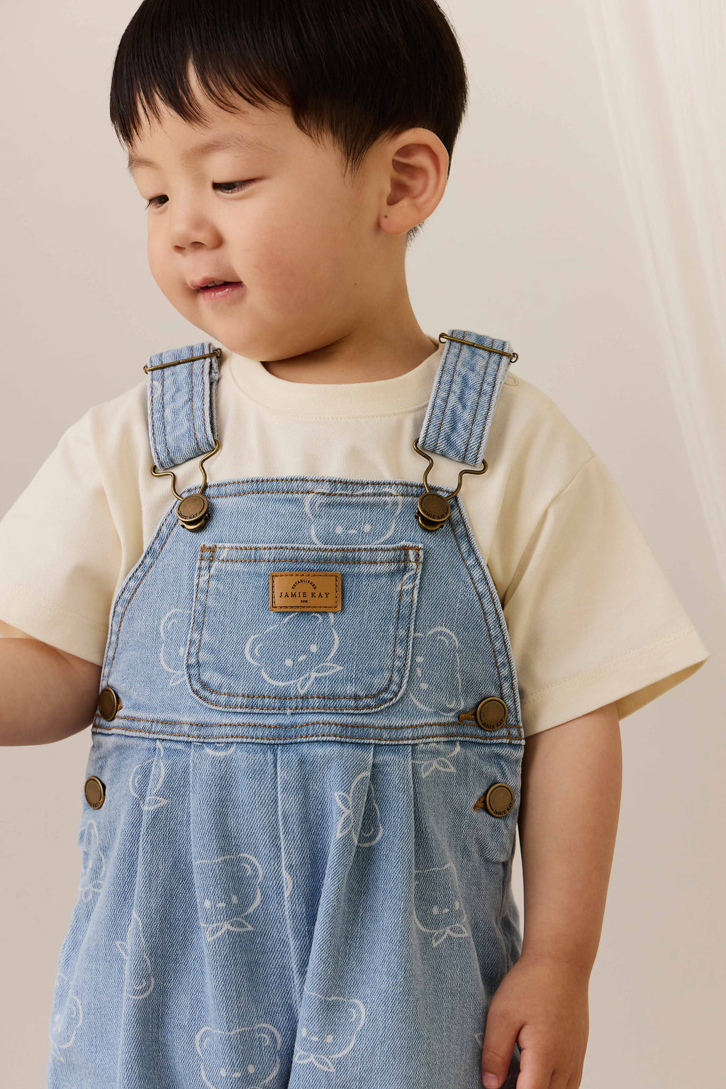 Salopette en jean bleu clair décontractée en coton imprimé Bowie avec bretelles réglables et poche bavette pour enfants de 6 mois à 6 ans