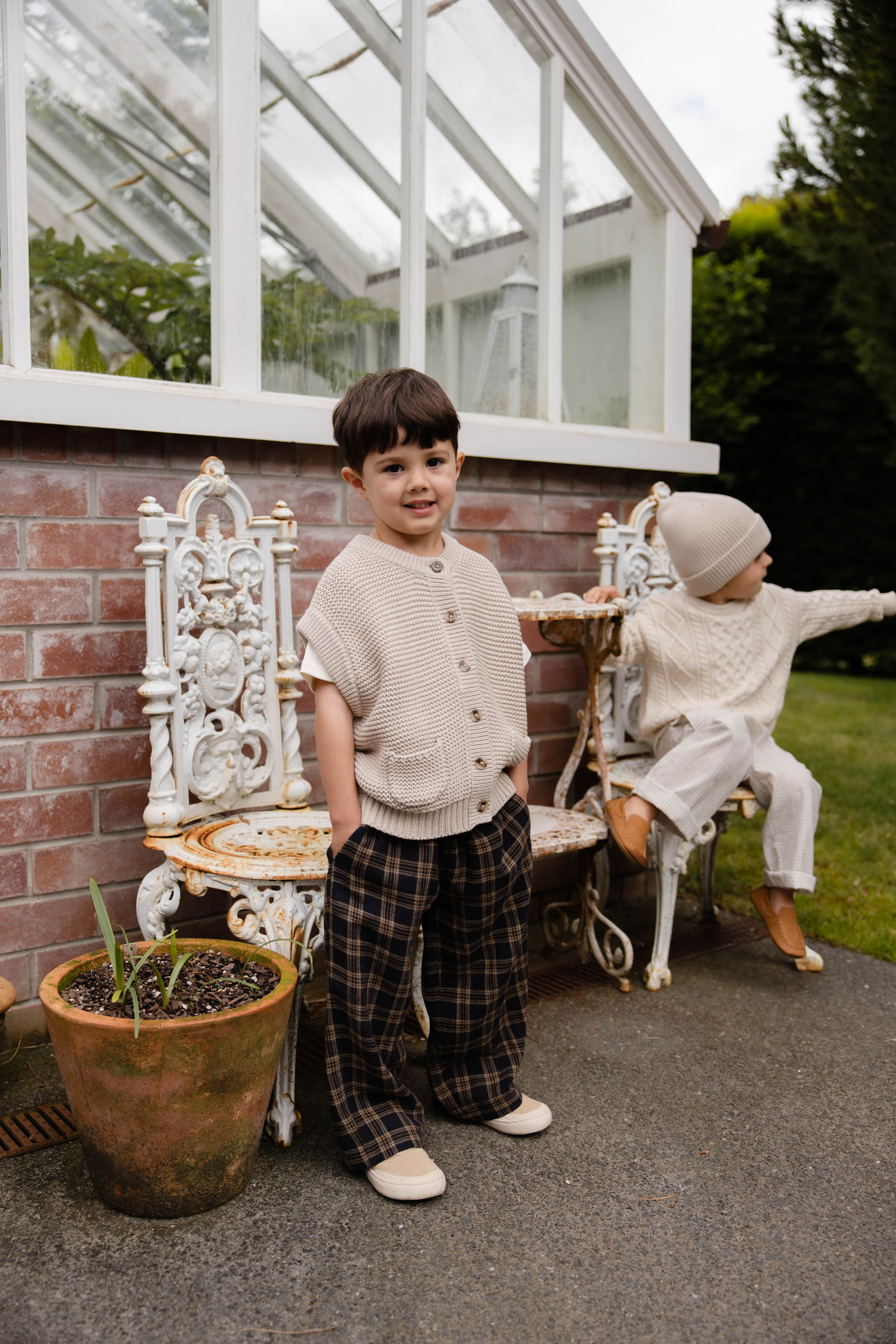 Gilet en maille 100 % coton classique couleur avoine avec boutonnage avant et détails de poche, à superposer, 0 mois-8 ans