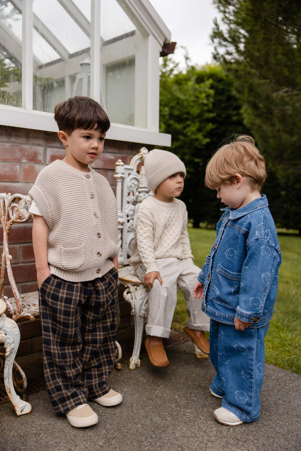 Pantalon Enfant en Coton Denim Bleu Moyen Ludique avec Broderie Ours, Taille Élastique et Poches 6M–8A