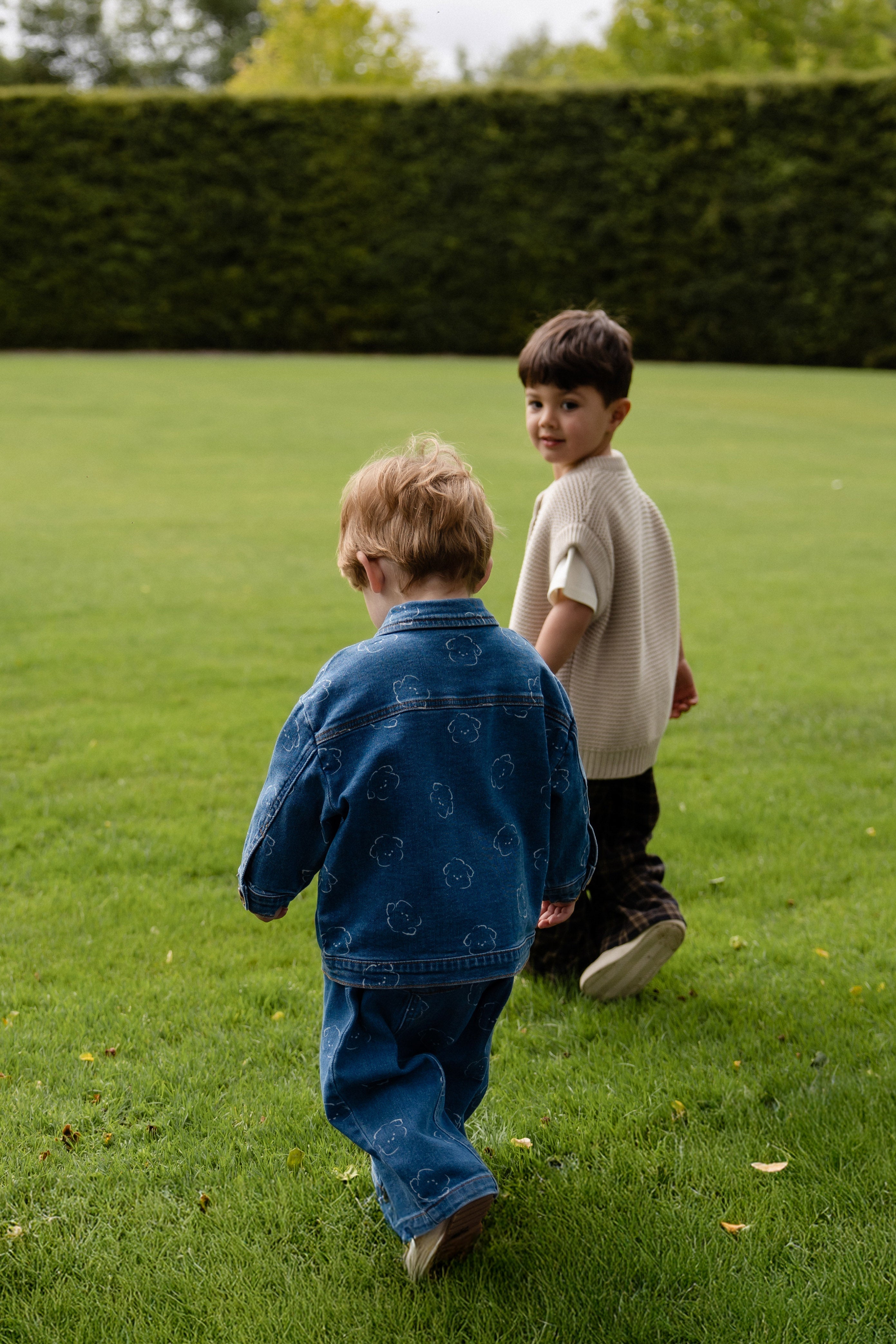 Pantalon Enfant en Coton Denim Bleu Moyen Ludique avec Broderie Ours, Taille Élastique et Poches 6M–8A